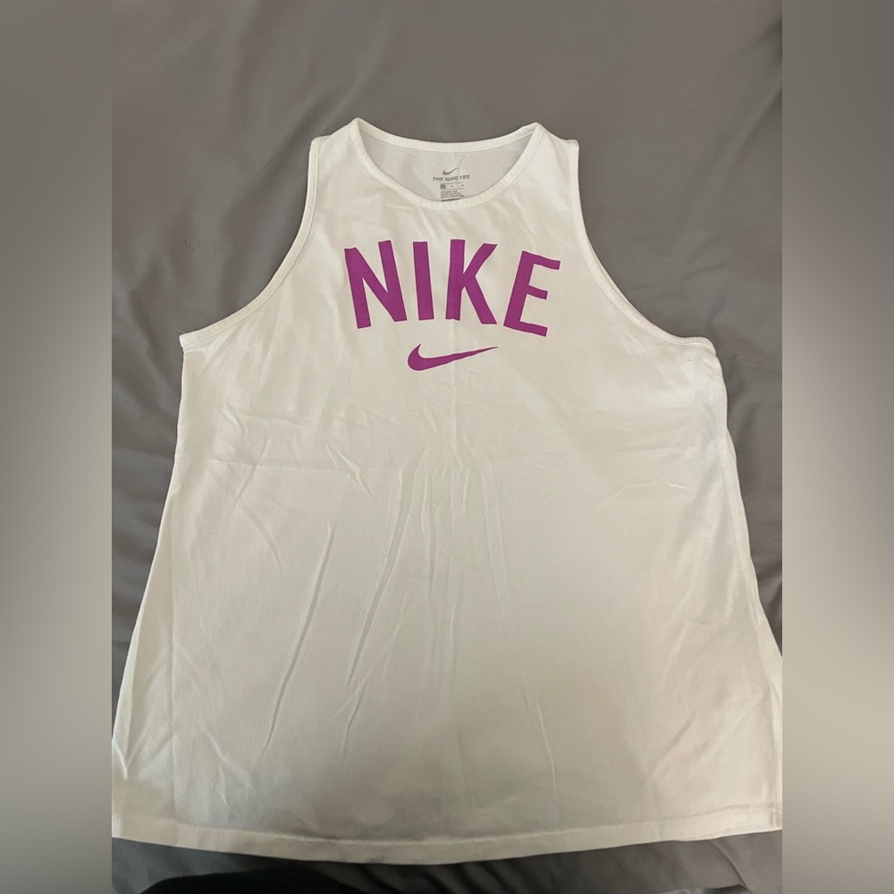 nike shirt women’s